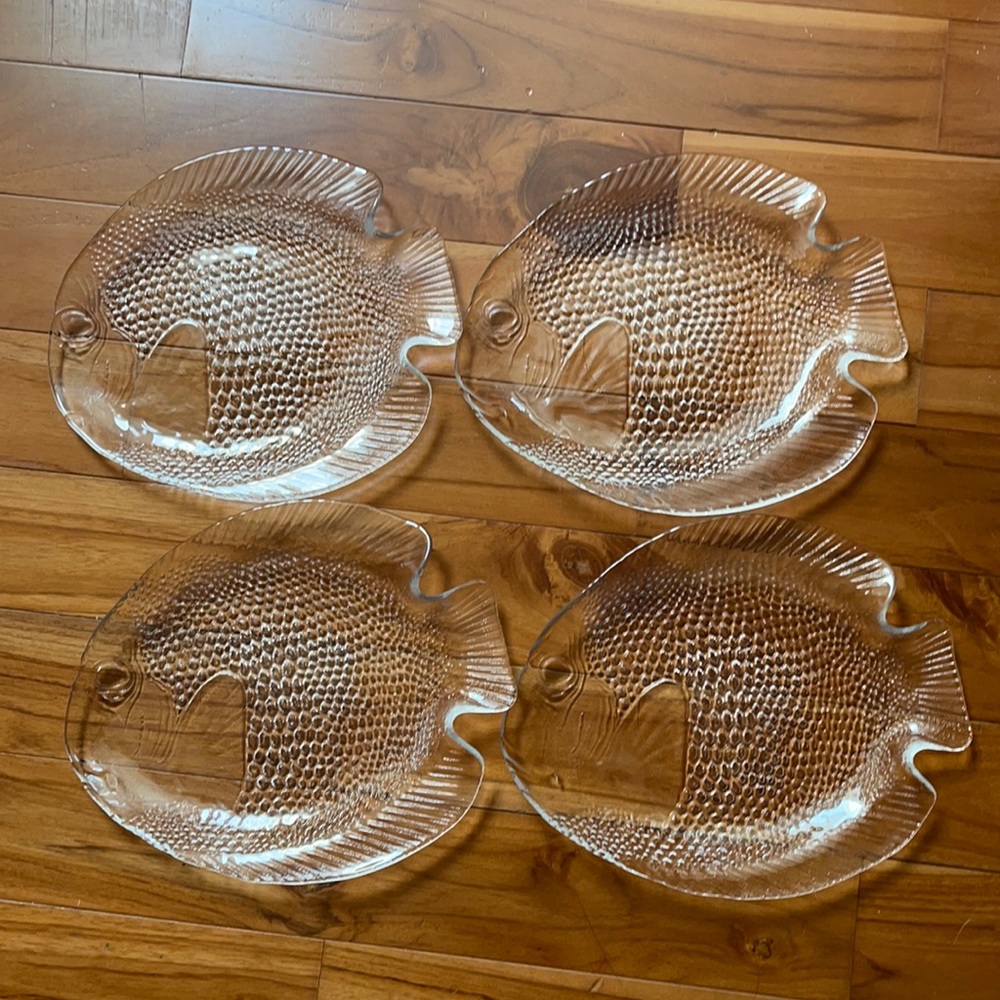 Glass fish plate set